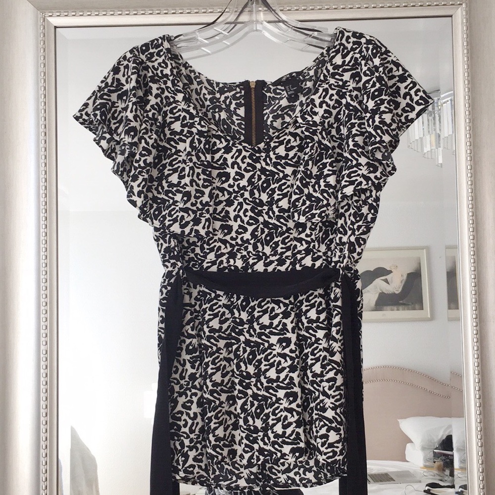 NWOT H&M Leopard Zipper Back Top